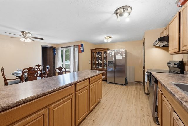 297 Whalom Rd, Lunenburg, MA 01462