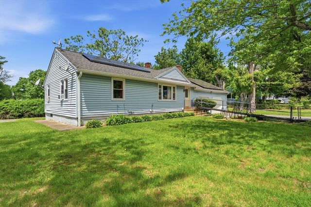 297 Whalom Rd, Lunenburg, MA 01462