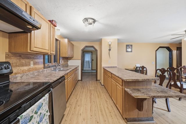 297 Whalom Rd, Lunenburg, MA 01462