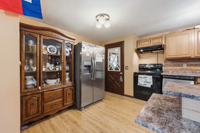 297 Whalom Rd, Lunenburg, MA 01462