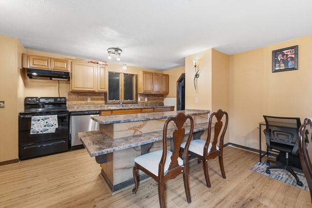 297 Whalom Rd, Lunenburg, MA 01462