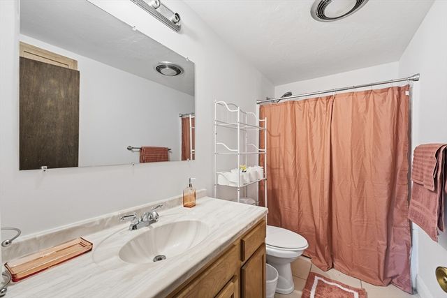 297 Whalom Rd, Lunenburg, MA 01462