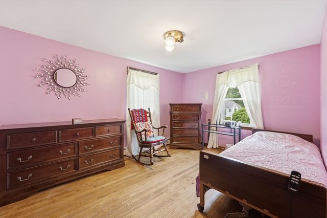 297 Whalom Rd, Lunenburg, MA 01462