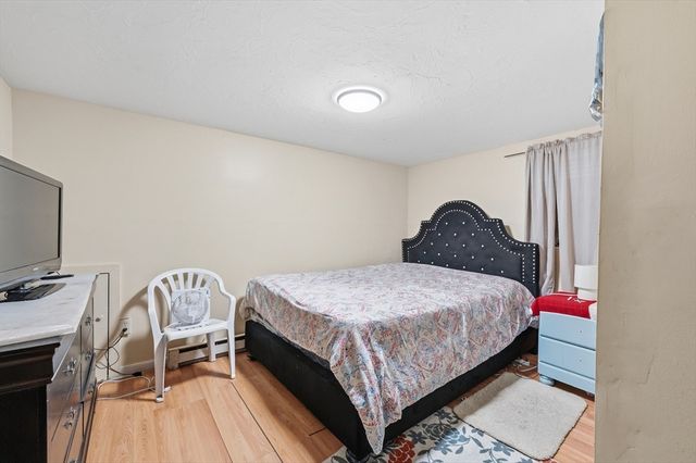 297 Whalom Rd, Lunenburg, MA 01462