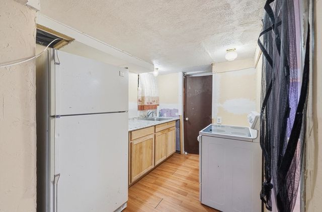 297 Whalom Rd, Lunenburg, MA 01462