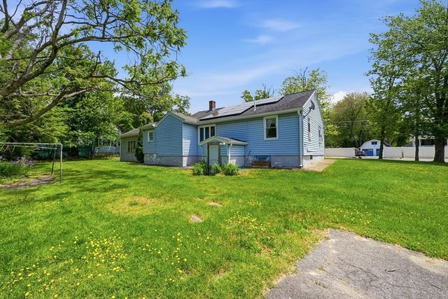 297 Whalom Rd, Lunenburg, MA 01462