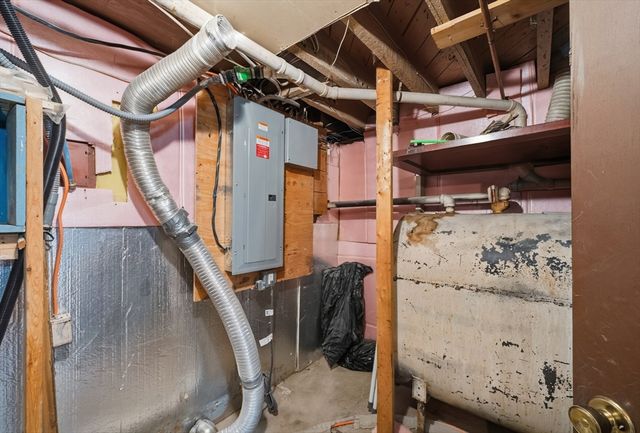 297 Whalom Rd, Lunenburg, MA 01462