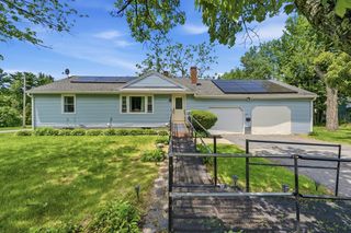 297 Whalom Rd, Lunenburg, MA 01462