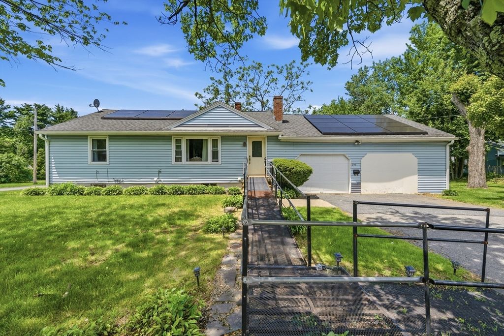 297 Whalom Rd, Lunenburg, MA 01462