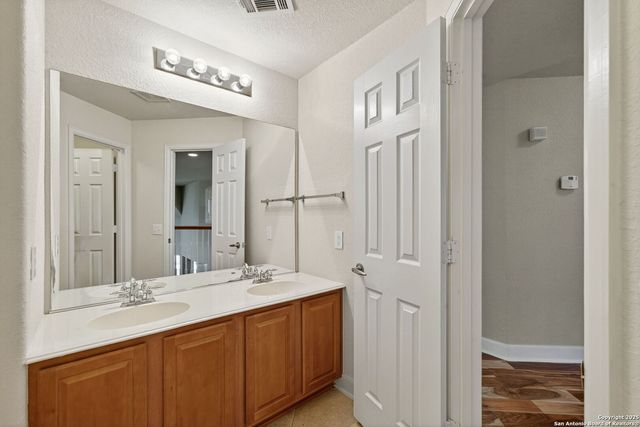 13027 Walking Horse, Helotes, TX 78023