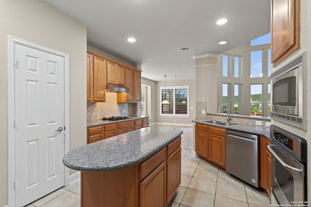 13027 Walking Horse, Helotes, TX 78023