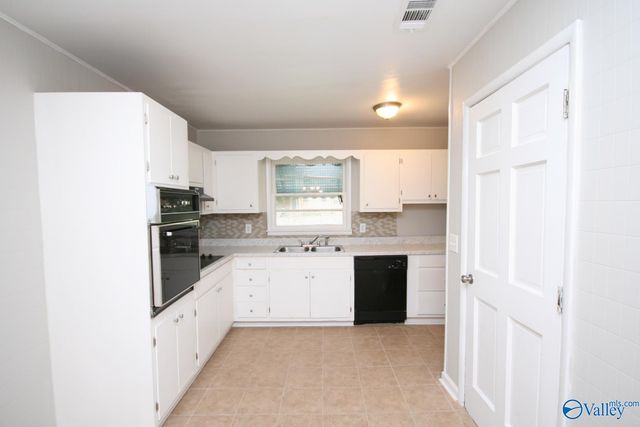 1607 Club View Drive NW, Huntsville, AL 35816