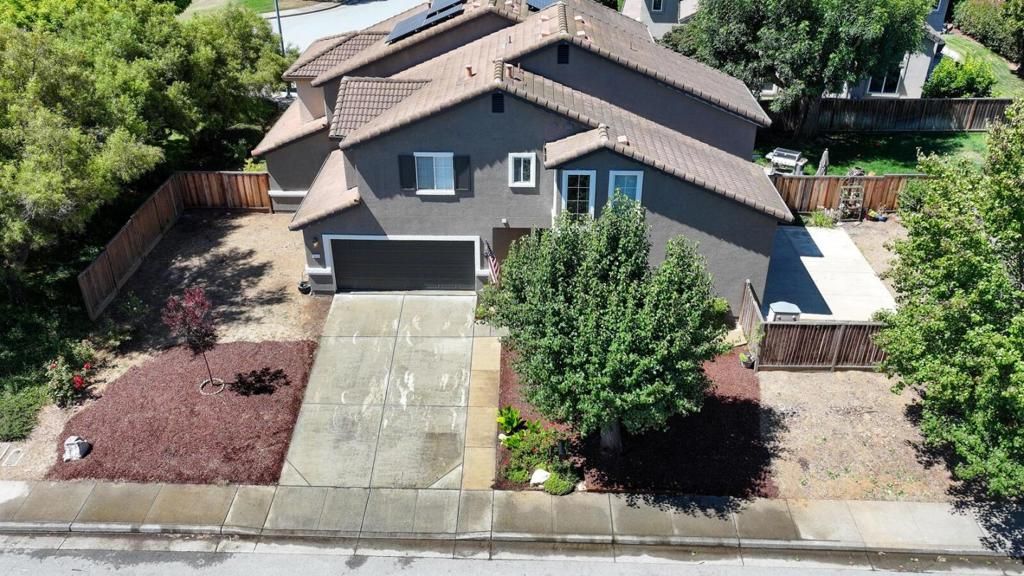 Image 4 of property listing at 15175 Via Corfinio, Morgan Hill, CA 95037