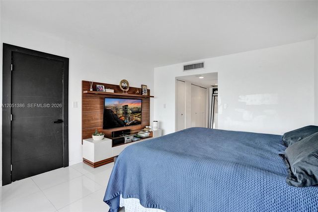 11111 Biscayne Blvd 1915, Miami, FL 33181