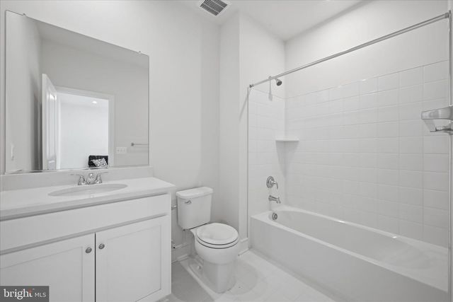 120 LEATHER FLOWER DR, Lake Frederick, VA 22630