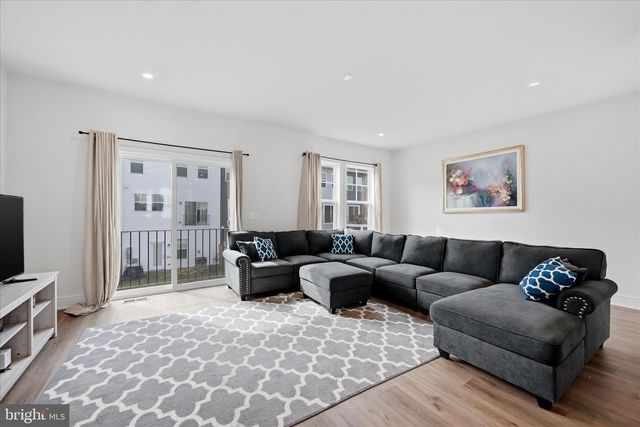120 LEATHER FLOWER DR, Lake Frederick, VA 22630