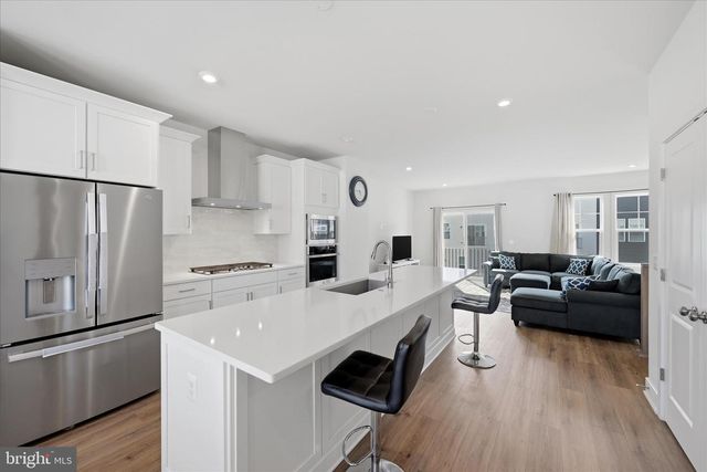 120 LEATHER FLOWER DR, Lake Frederick, VA 22630
