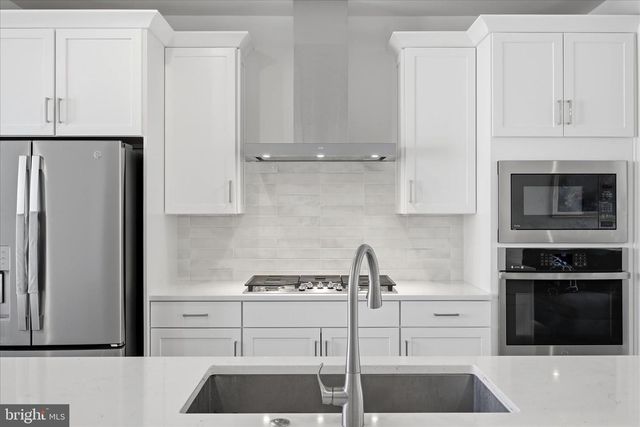 120 LEATHER FLOWER DR, Lake Frederick, VA 22630