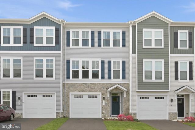 120 LEATHER FLOWER DR, Lake Frederick, VA 22630