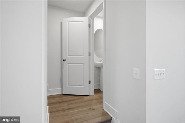 120 LEATHER FLOWER DR, Lake Frederick, VA 22630