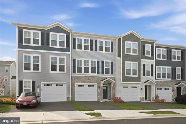 120 LEATHER FLOWER DR, Lake Frederick, VA 22630