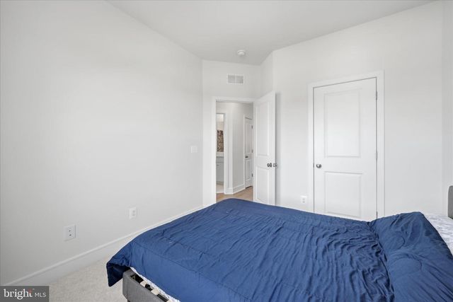 120 LEATHER FLOWER DR, Lake Frederick, VA 22630