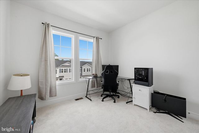120 LEATHER FLOWER DR, Lake Frederick, VA 22630