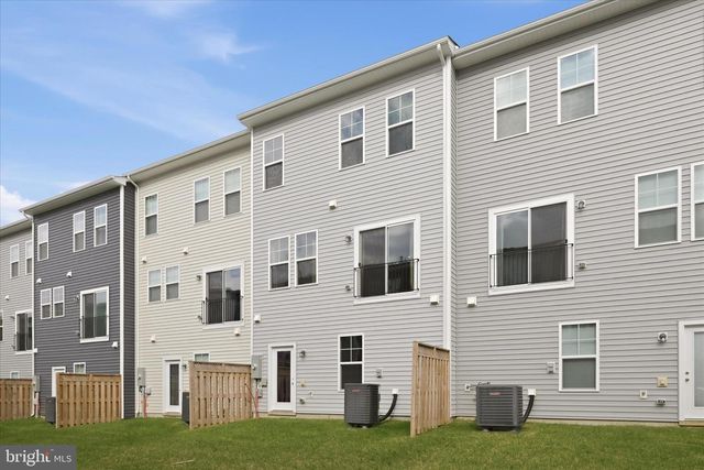 120 LEATHER FLOWER DR, Lake Frederick, VA 22630