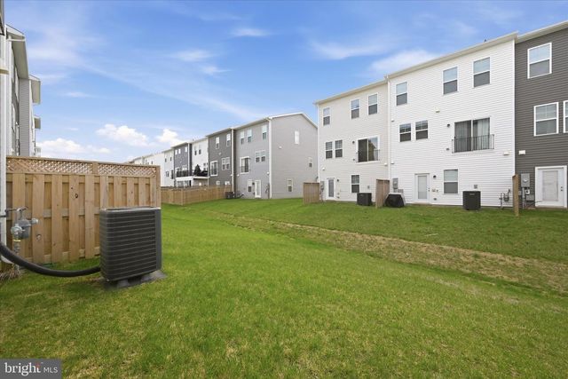 120 LEATHER FLOWER DR, Lake Frederick, VA 22630