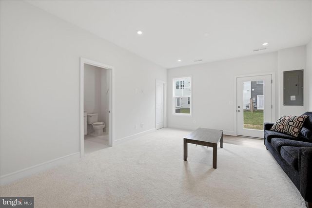 120 LEATHER FLOWER DR, Lake Frederick, VA 22630