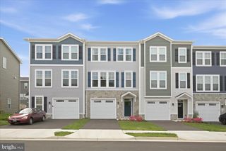 120 LEATHER FLOWER DR, Lake Frederick, VA 22630