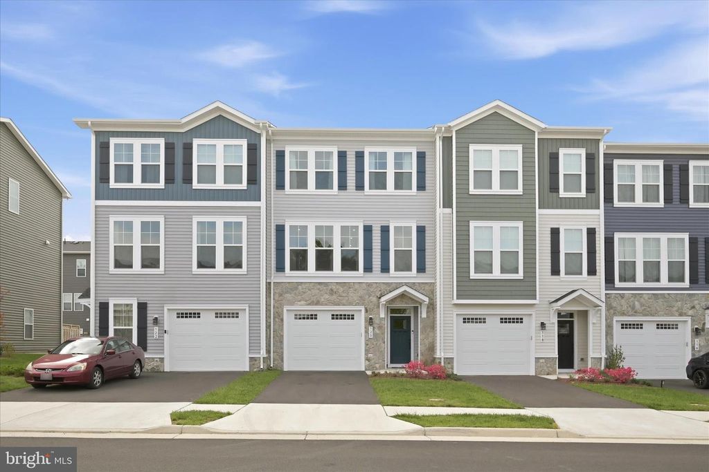 120 LEATHER FLOWER DR, Lake Frederick, VA 22630