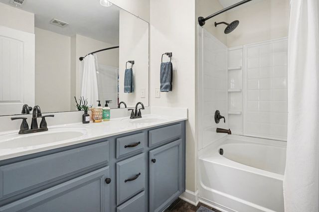 2824 Sterlingshire Dr, Murfreesboro, TN 37128