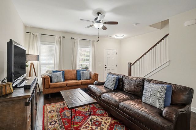 2824 Sterlingshire Dr, Murfreesboro, TN 37128