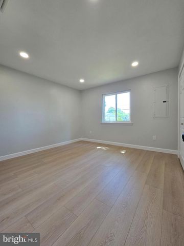 10 LINDEN LN, Levittown, PA 19054