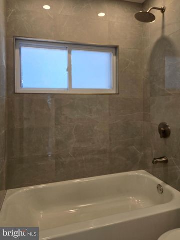 10 LINDEN LN, Levittown, PA 19054