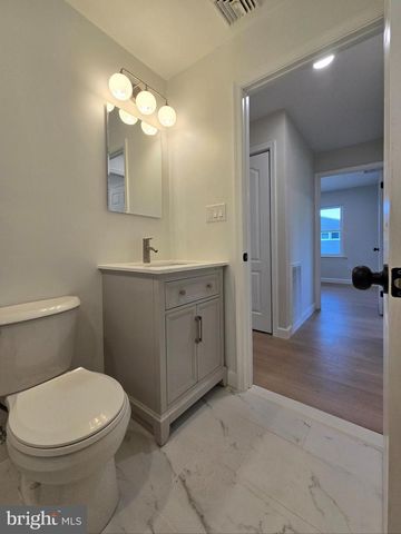 10 LINDEN LN, Levittown, PA 19054
