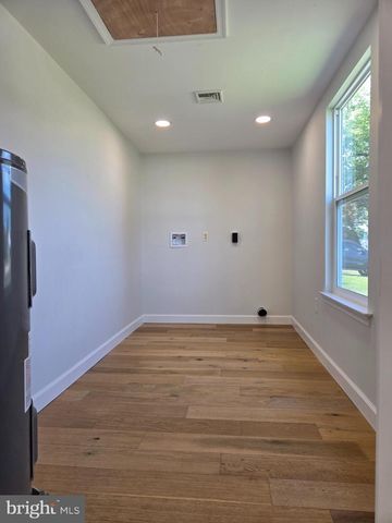 10 LINDEN LN, Levittown, PA 19054
