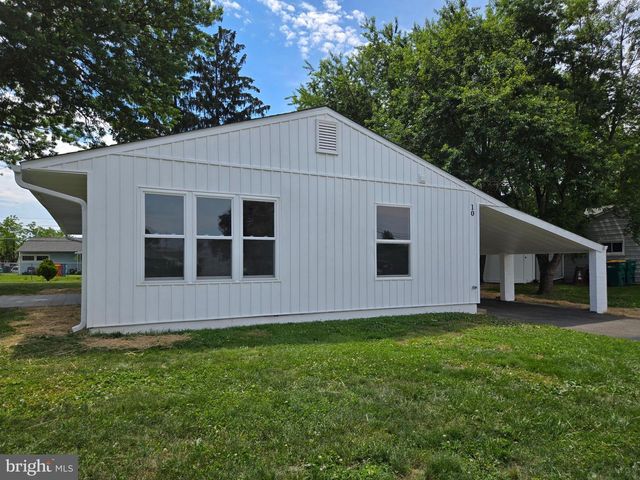 10 LINDEN LN, Levittown, PA 19054