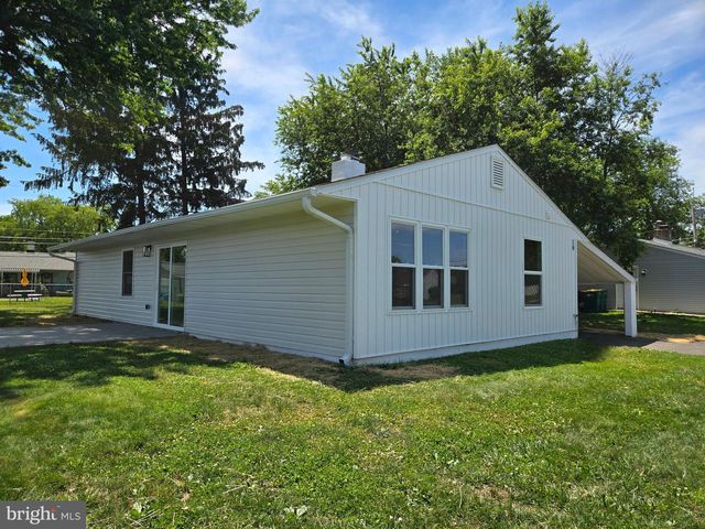 10 LINDEN LN, Levittown, PA 19054