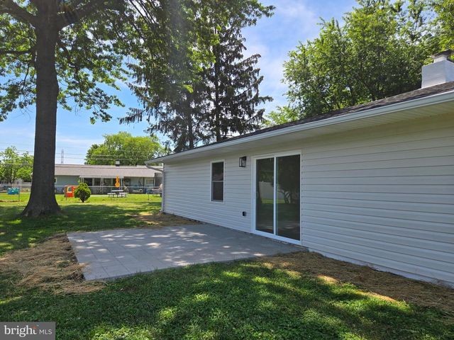 10 LINDEN LN, Levittown, PA 19054