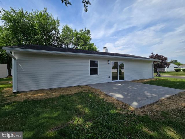 10 LINDEN LN, Levittown, PA 19054