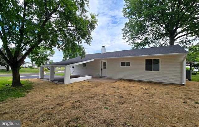 10 LINDEN LN, Levittown, PA 19054