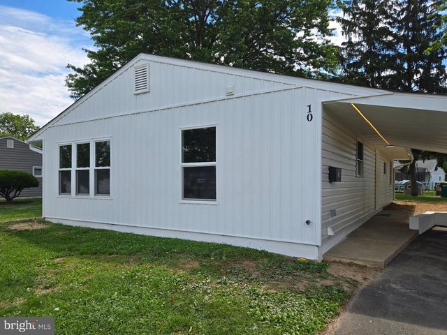 10 LINDEN LN, Levittown, PA 19054