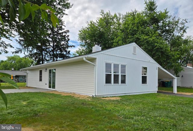 10 LINDEN LN, Levittown, PA 19054