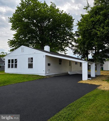 10 LINDEN LN, Levittown, PA 19054