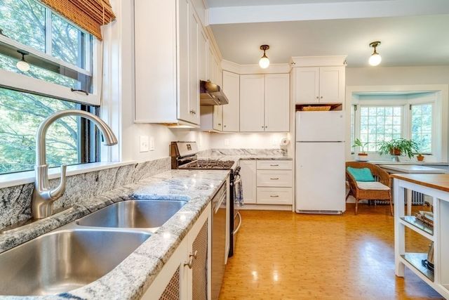 116 Pleasant St, Holyoke, MA 01040