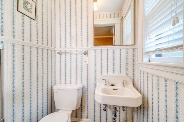 116 Pleasant St, Holyoke, MA 01040
