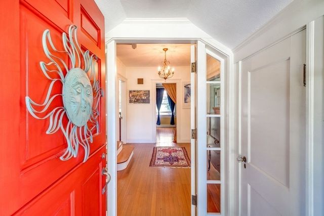 116 Pleasant St, Holyoke, MA 01040