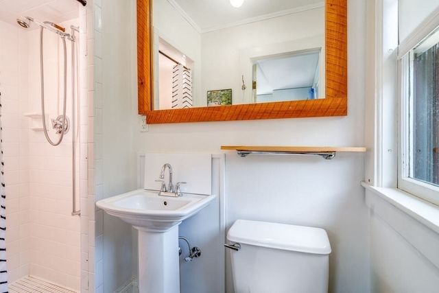 116 Pleasant St, Holyoke, MA 01040